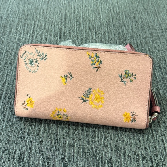 Coach Large Phone Wallet W/ Dandelion - Picture 2 of 7